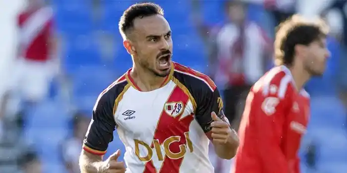 El Rayo saca tres puntos ante un Espanyol que lo intentó hasta el final (2-1) |RESUMEN y GOLES